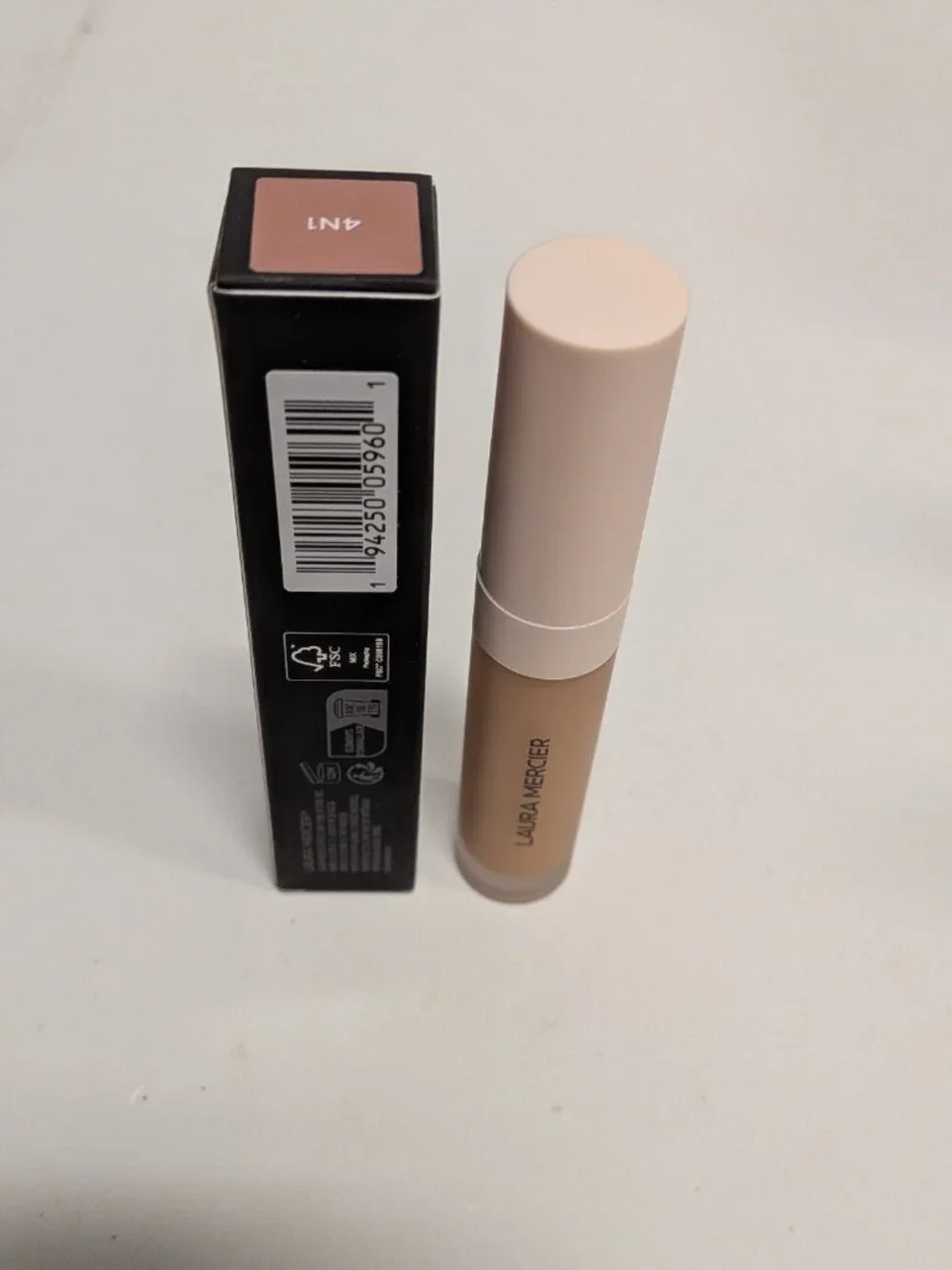Laura Mercier Real Flawless Weightless Perfecting  Concealer  4N1 NEW